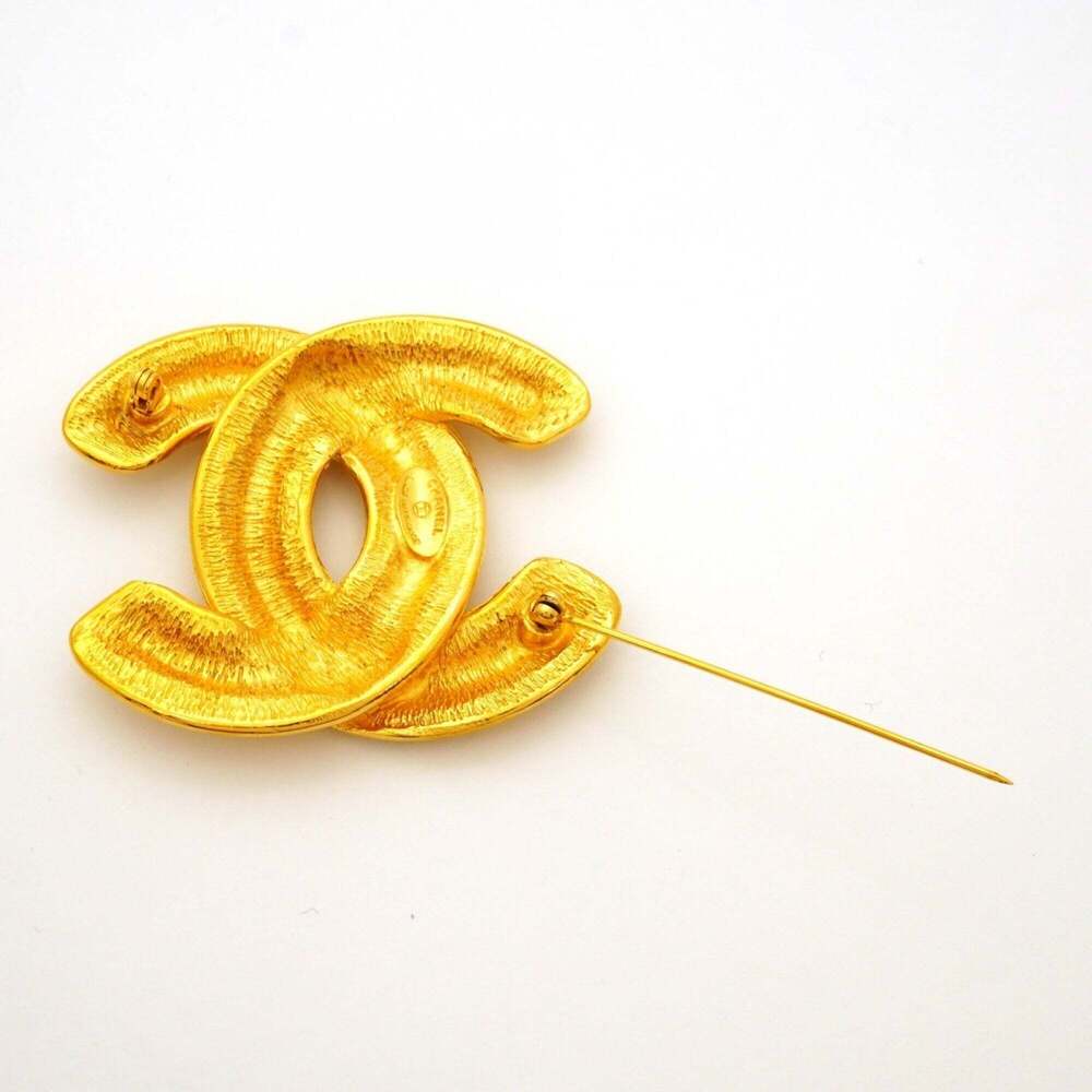 CHANEL Authentic Gold Logo Brooch - Picture 6 of 7